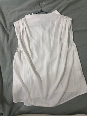 Commense White Sleeveless Pleated Back Blouse